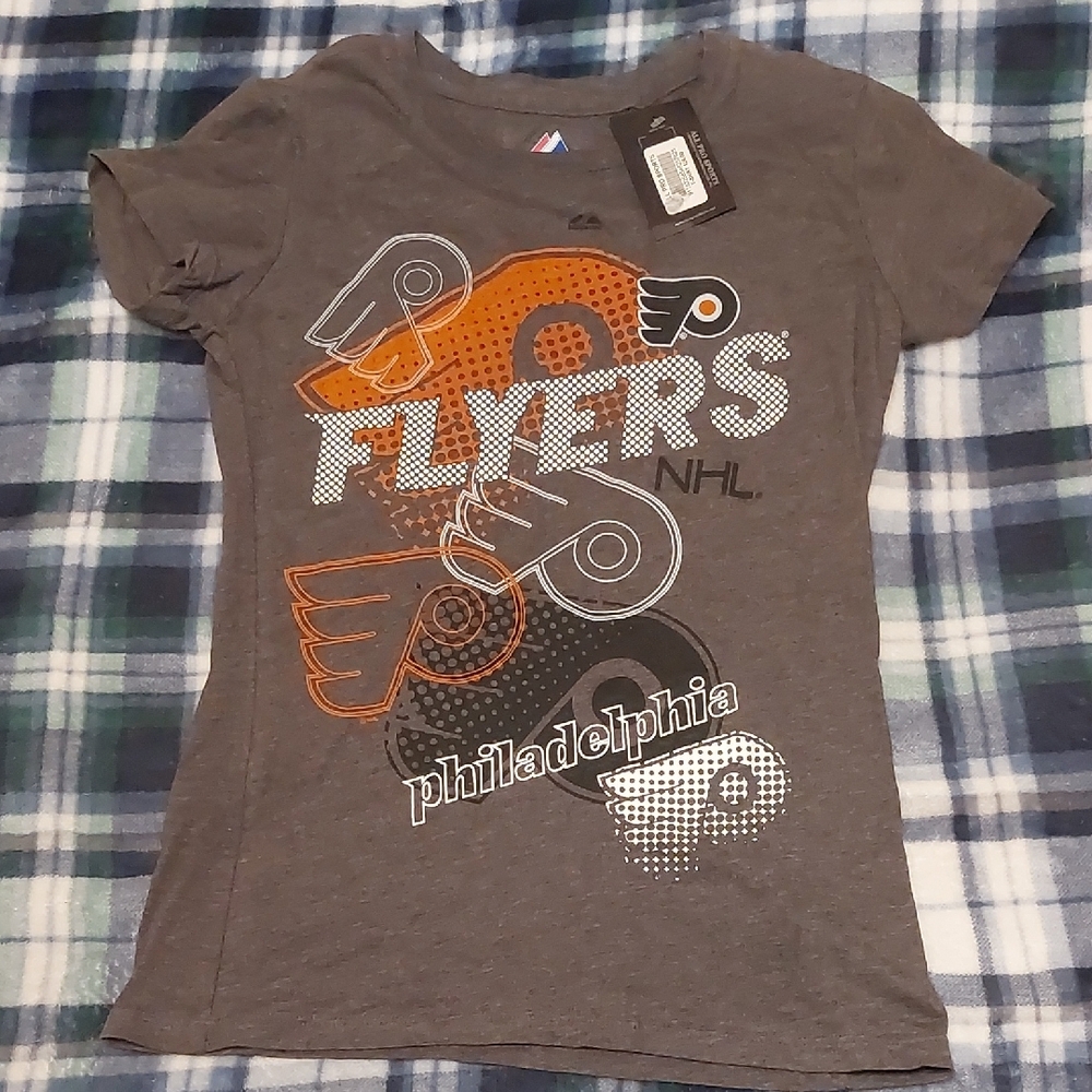 Flyers Graphic Tee in Gray and Orange Size Medium